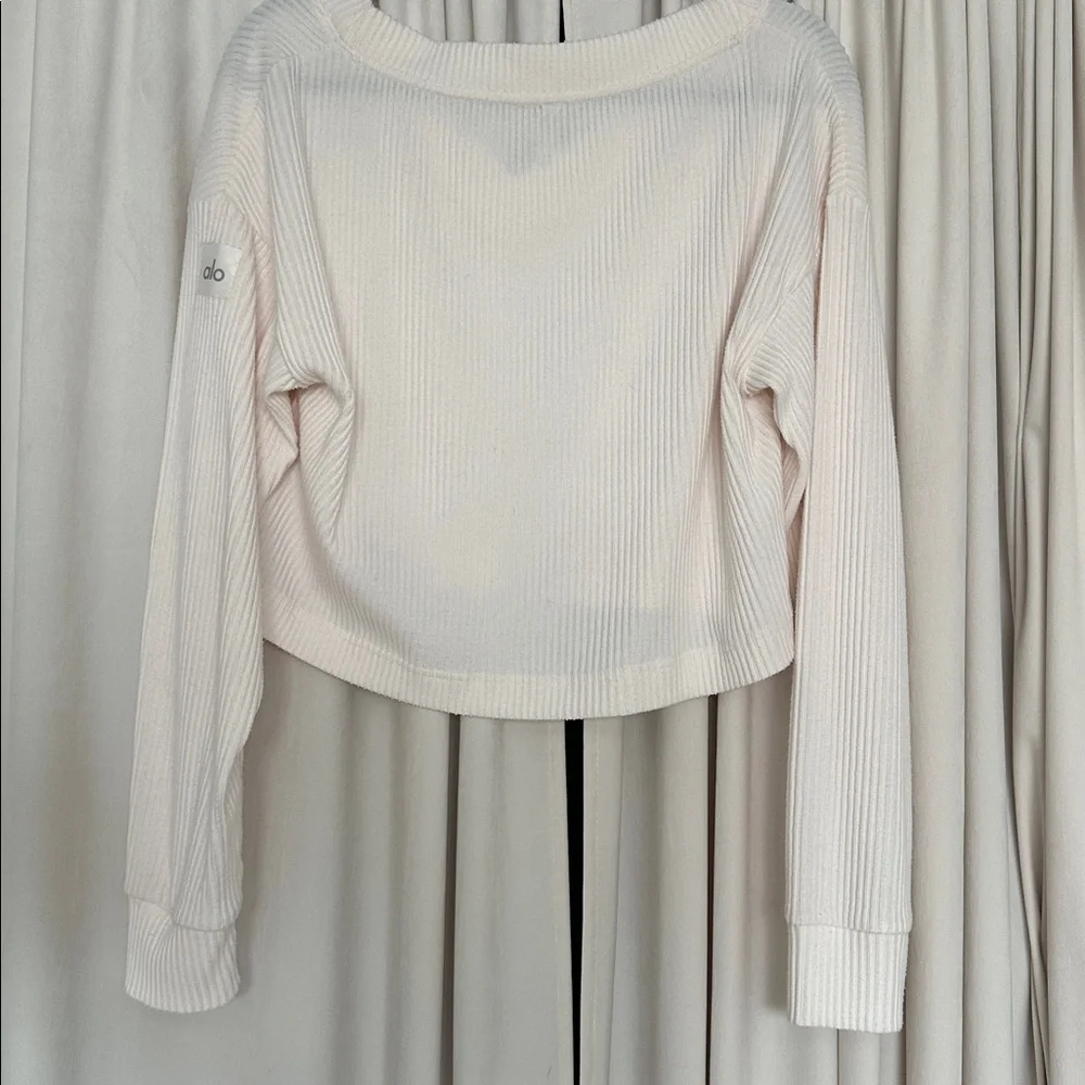 ALO Yoga Ribbed V-Neck Cropped Sweatshirt in Cream - Picture 7 of 7
